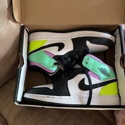 Air Jordan 1 MID