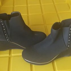 Ankle Boots (Size 5.5M)