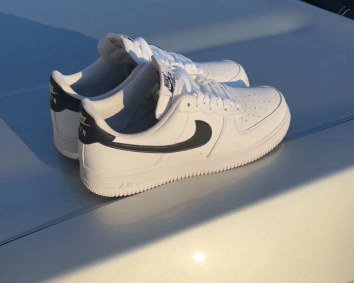 Nike Airforce 1s black and white size 11.5