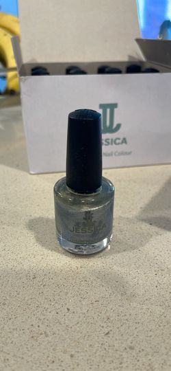 Nail polish/ Caja de 12 pinturas de uñas nueva