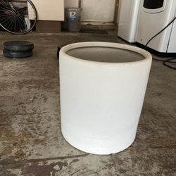 Modern White Ceramic Planter – Minimal Style