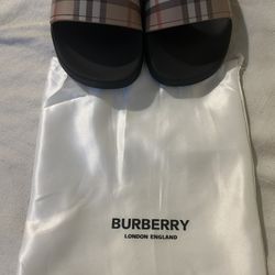 BURBERRY SLIDES 
