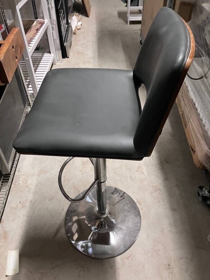 nhance your bathroom's functionality and style with the Kohler Devonshire Bathroom Sink Faucet. This polished chrome faucet features a sleek lever han