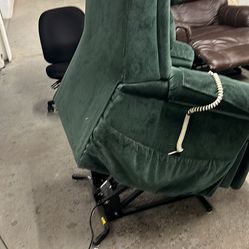 Oversize good condition power recliner lift