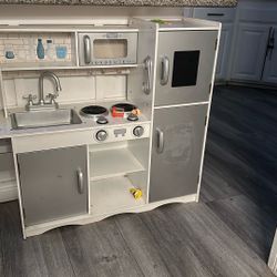 Beautiful Kitchen For Beautiful Girls 