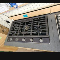BRAND NEW! Samsung. Black Stainless. Gas. Cooktop. 36in wide. 5 burners. Griddle