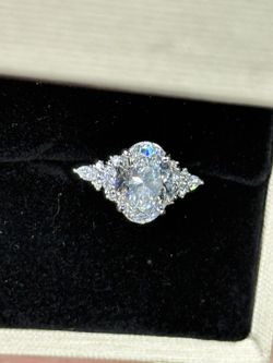 OVAL ENGAGEMENT RING
