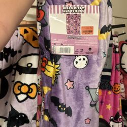 Hello Kitty Halloween Blanket (retail)