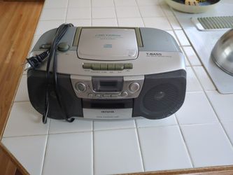 Vntg AIWA CSD-TD902 Portable Boombox Radio, CD & Cassette Player/ Broken Antenna