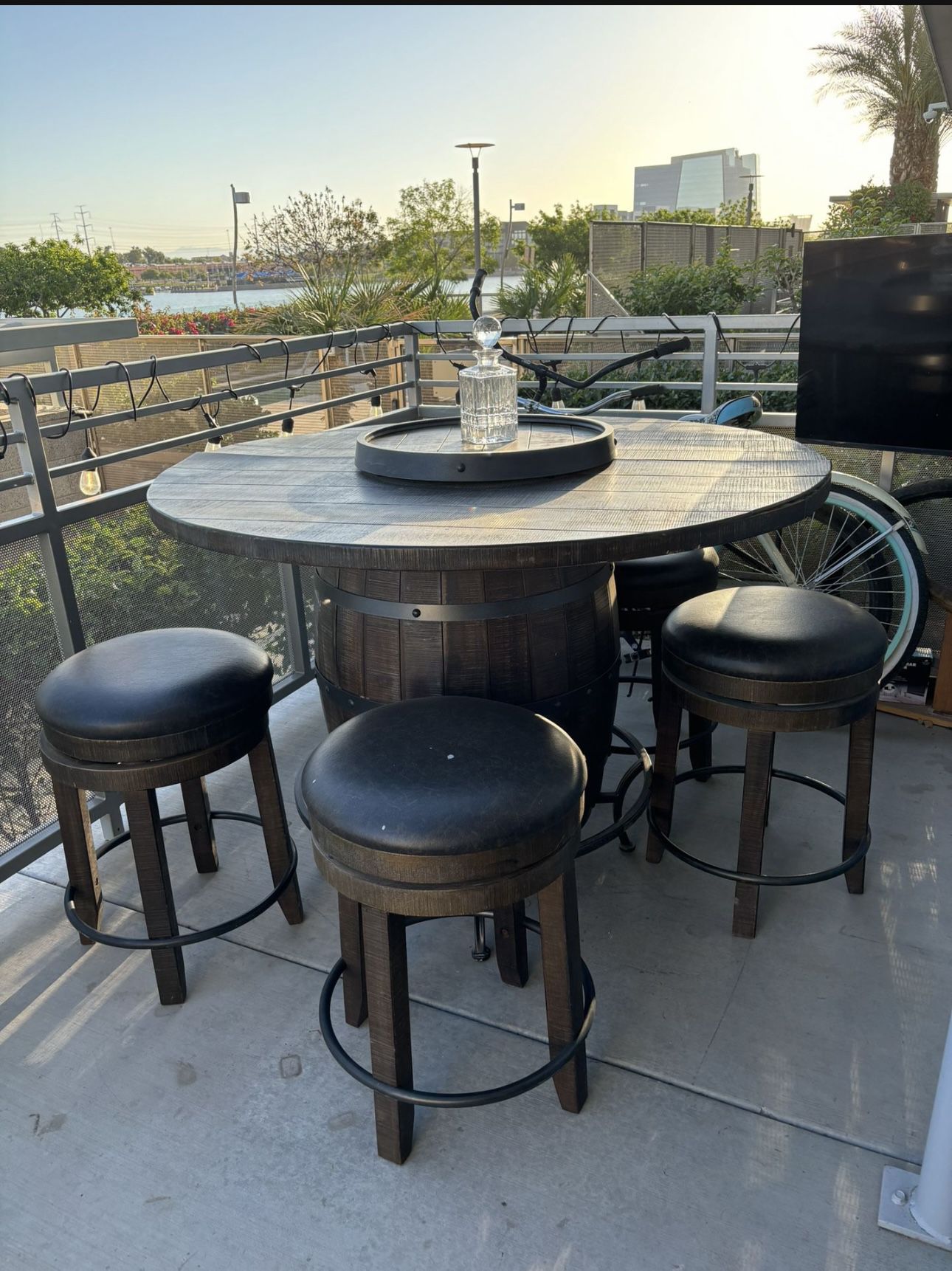 Barrel Table & Chairs 