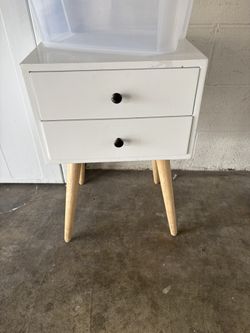2 Night Stands