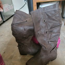 Brown Snow Boots Size 6.5