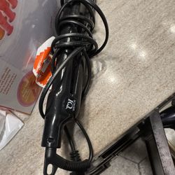 Power IQ ceramic hair straightener