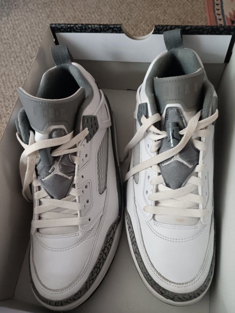 Check Em Out. Size 9