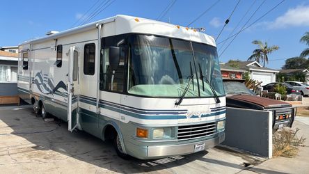 1997 Rv Dolphin $$$10,200$$$ O.B.O motor home 36 foot long