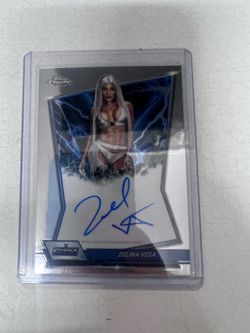 Zelina Vega auto Topps Chrome WWE