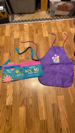 2 girls aprons