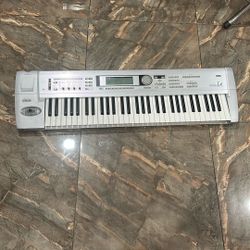 Korg Triton Le Keyboard (Read Description)