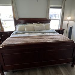 Solid Wood Bedroom Set Dresser, Nightstands, Kingsized Bed Frame