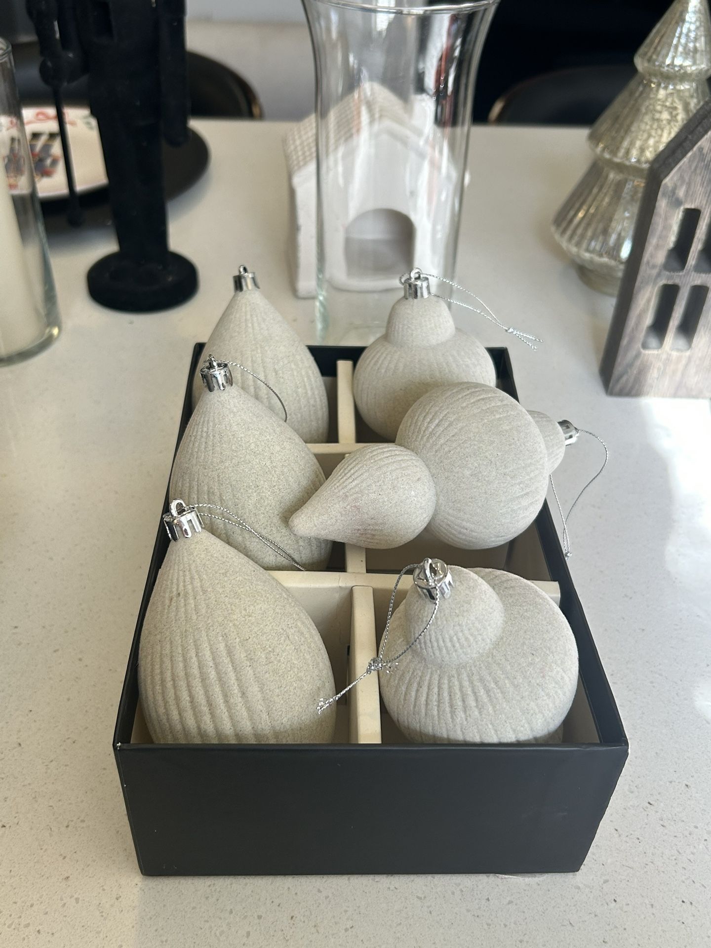 Beautiful Ornaments Color Beige !