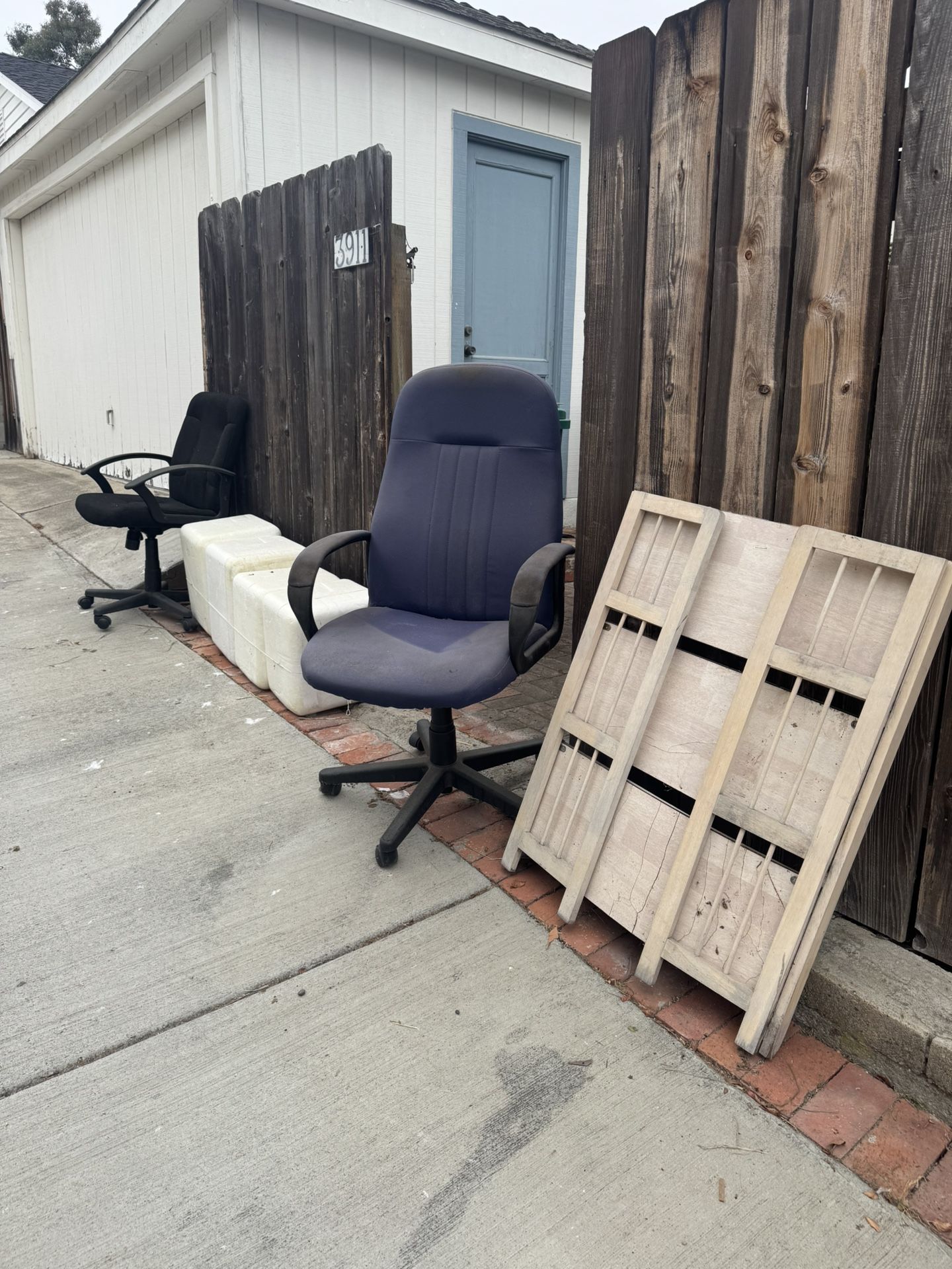 Free In Alley