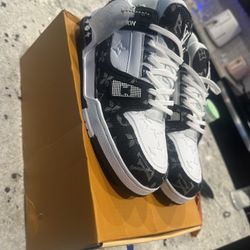 Lv Sneakers Size 10