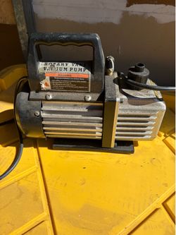 Rotery vane vacuum pump