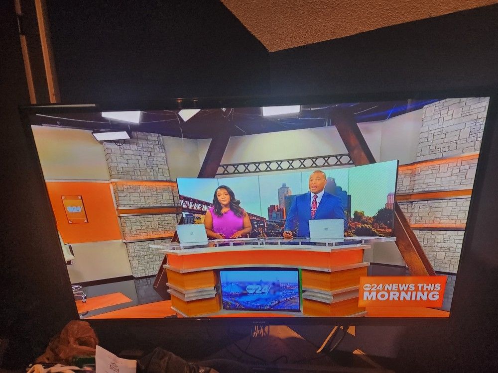 60 Inch tv With Roku Stick