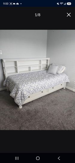 Twin Beds with Built In Bookshelves & 2 Large Bottom Drawers