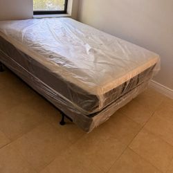 Queen mattress pillow top set with box spring And Metal Frame (3pc - new) 