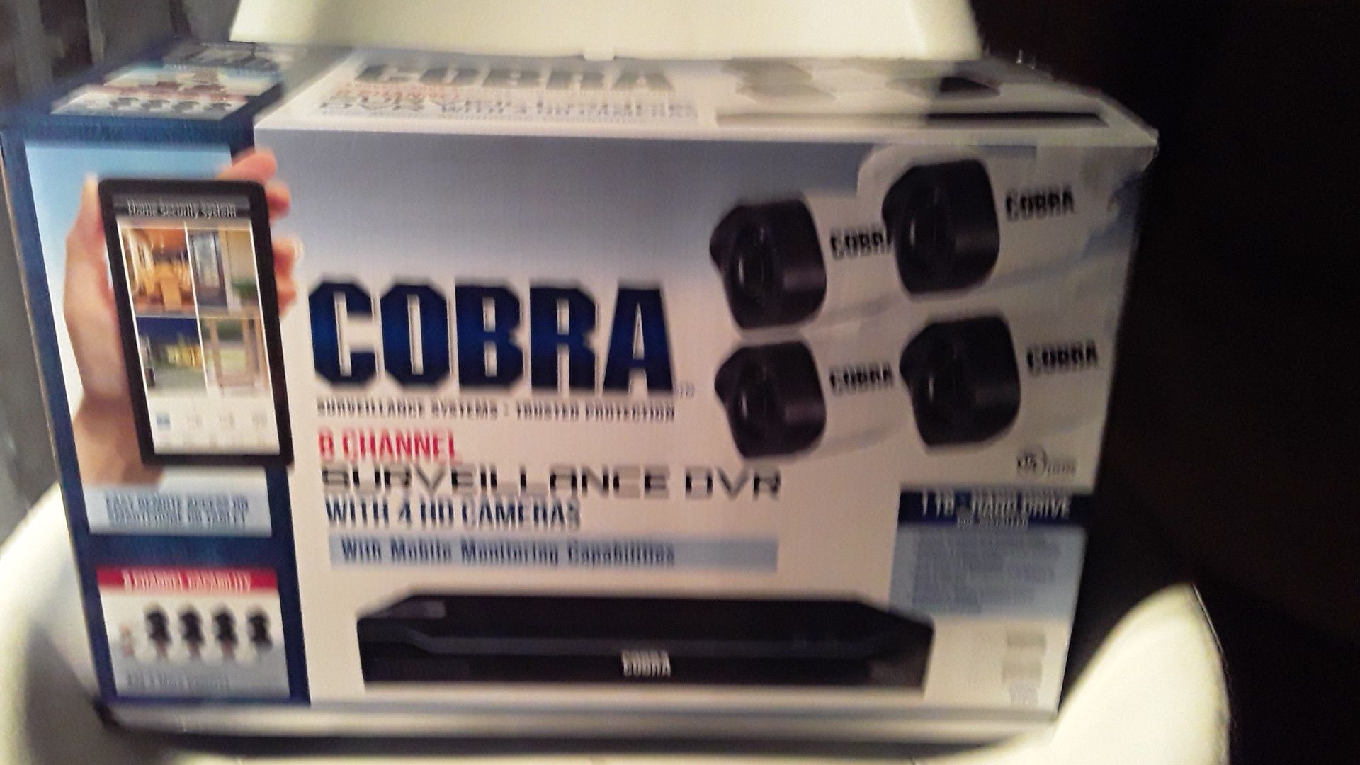Cobra 8 channel surveilance DVR with 4 cameras brand new