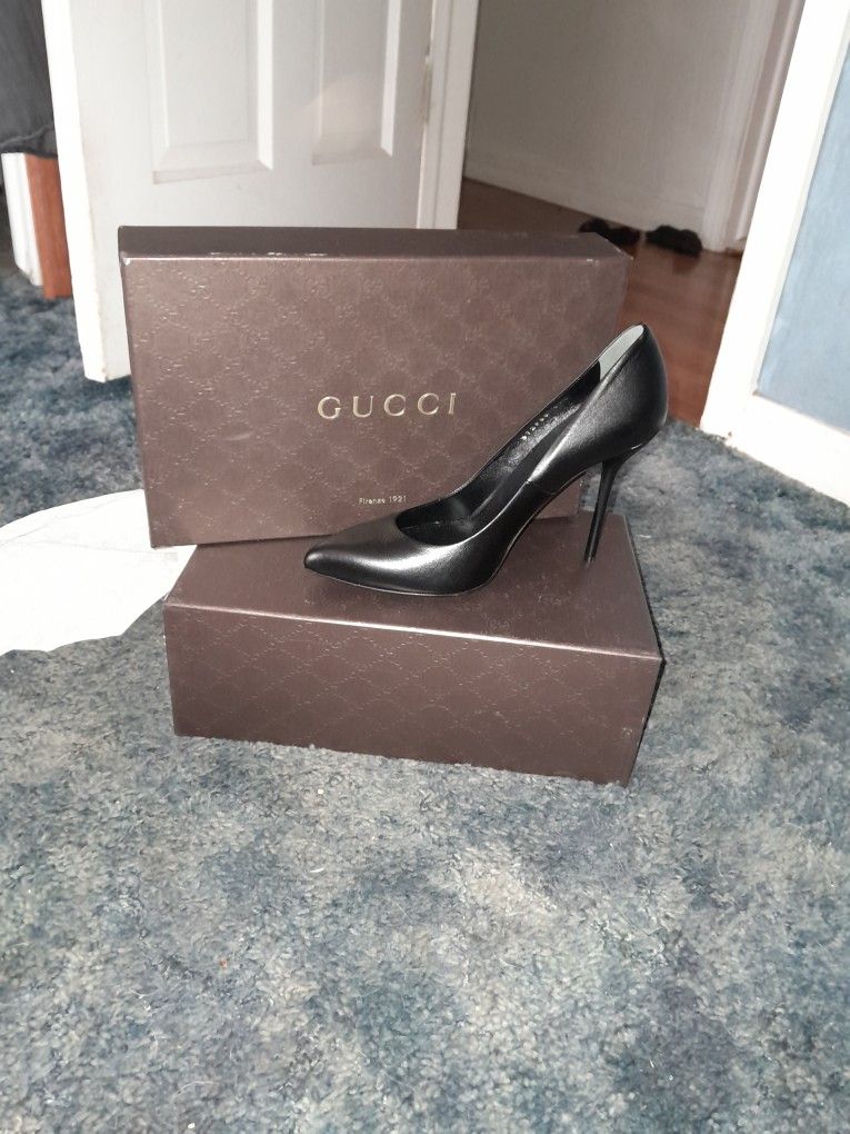 Authentic GUCCI WOMENS PUMPS