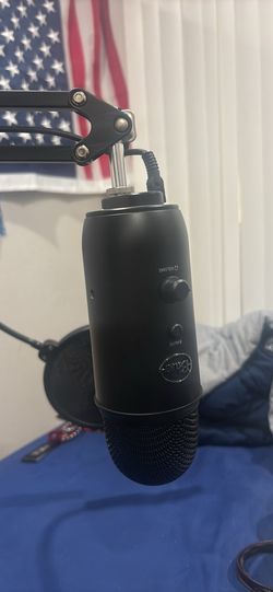 BLUE YETI Multi-Pattern USB Microphone with Blue VO!CE