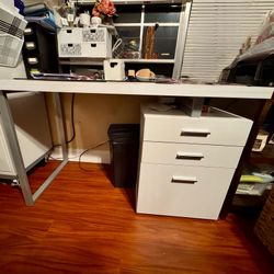 Modern Desk -great Condition. 