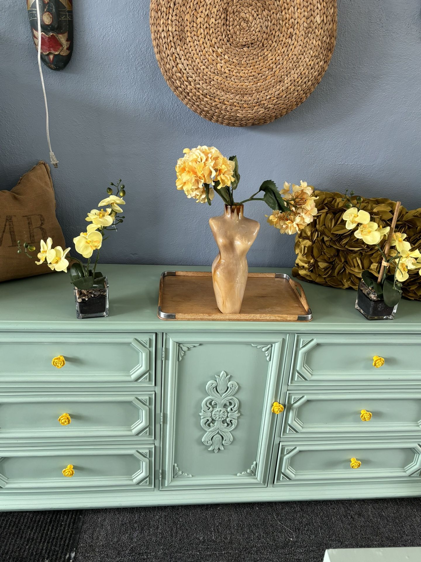 CUTE BUFFET AT PICKY PINCHERS 5280 SEMINOLE BLVD ST PETE OPEN NOON TO 6pm FREE DELIVERY