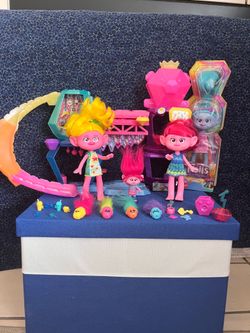Trolls Playset + 3 full-size dolls