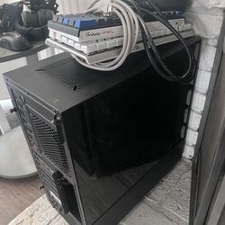 Gaming Pc Keyboards Mic And Monitor 