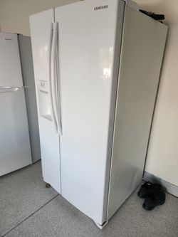 SAMSUNG REFRIGERATOR - FRIDGE