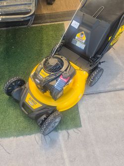 DEWALT  21" GAS POWER LAWN MOWER NEW CONDITIONS