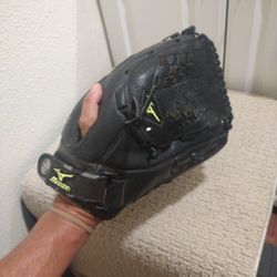 Mizuno Right Hand Throw Baseball/Softball Glove 13 Inch