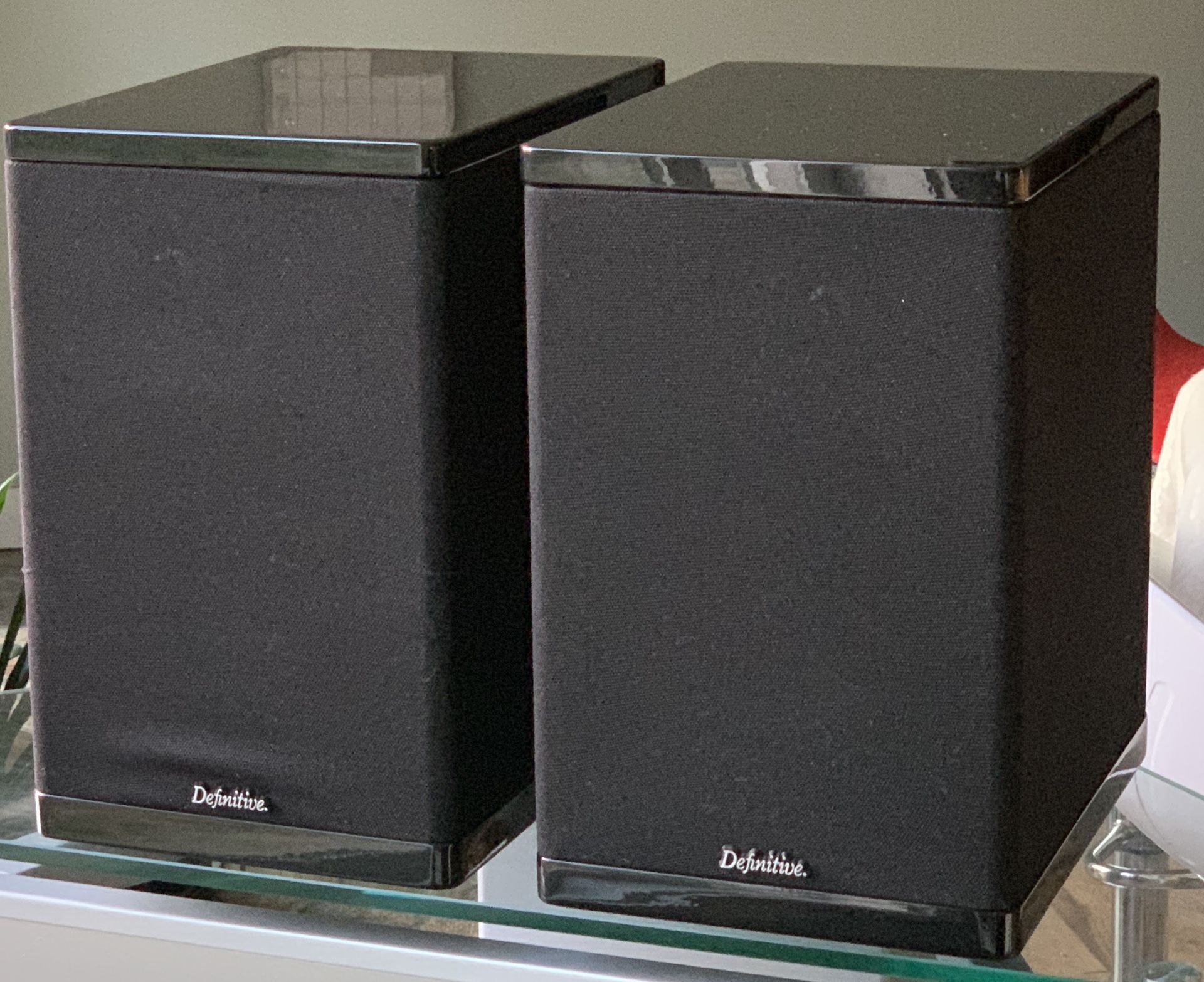 Definitive Technology StudioMonitor 450 Bookshelf Speaker Pair for