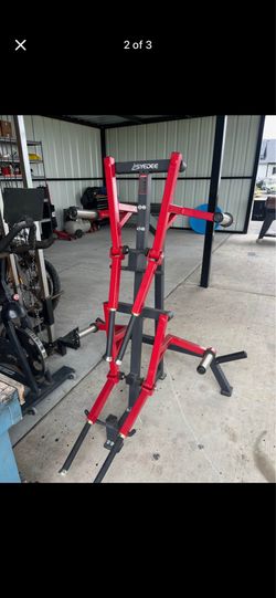 Shoulder delt machine