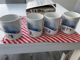 Mugs Christmas  Scenes of Building a Snowman Set of Four