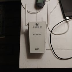 Netgear Wifi Extender - DST6501