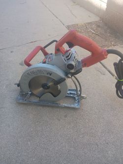 SKILL SAW  MAG 77 LIVIANO EN PESO  7. 1/4 NAVAJA  15 AMP BUENAS CONDICIONES