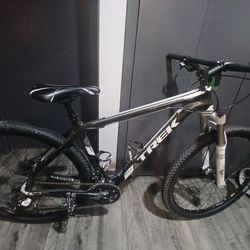 Black TREK Bike