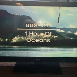 LG 42CS560 42" LCD TV 1080p Full HD HDMI Component RCA USB Coax Triple XD Engine