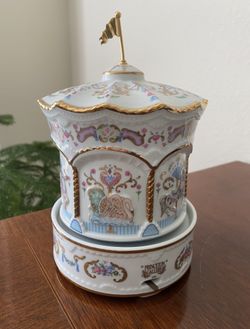 Lennox Princeton carousel music box