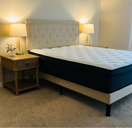Queen Tufted Bed Mattress 2 lamps 2 nights stand
