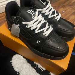 Lv trainer shoes